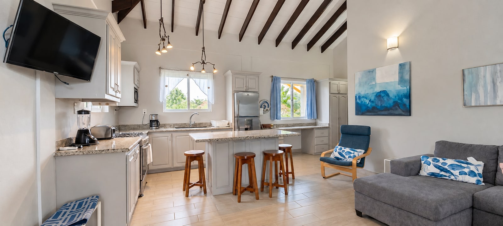 1 BR Penthouse (3rd Floor): Private kitchen